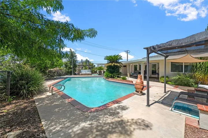 536 Fairway Drive, Redlands, California 92373