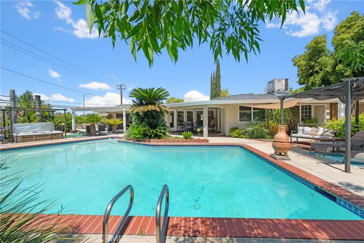 536 Fairway Drive, Redlands, California 92373