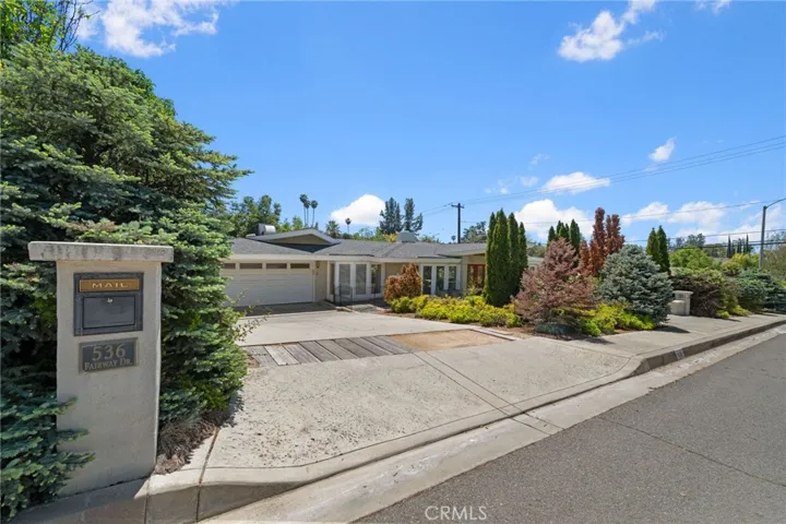 536 Fairway Drive, Redlands, California 92373