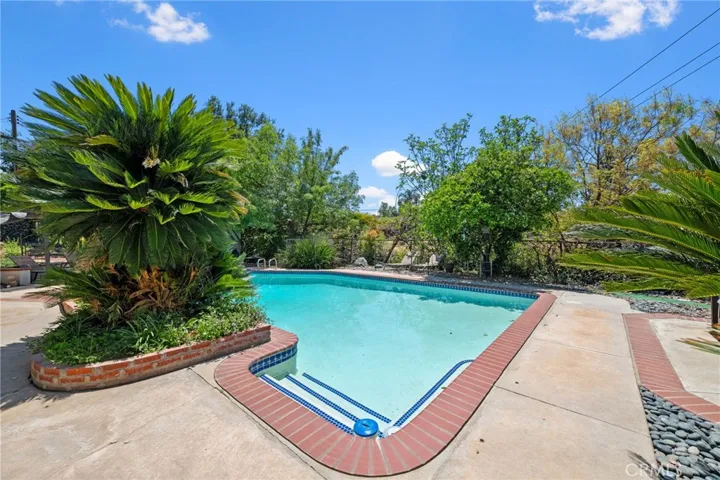 536 Fairway Drive, Redlands, California 92373