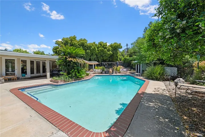 536 Fairway Drive, Redlands, California 92373