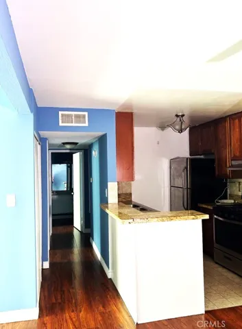 18620 Hatteras Street 142, Tarzana, California 91356