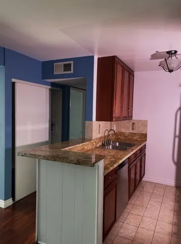 18620 Hatteras Street 142, Tarzana, California 91356