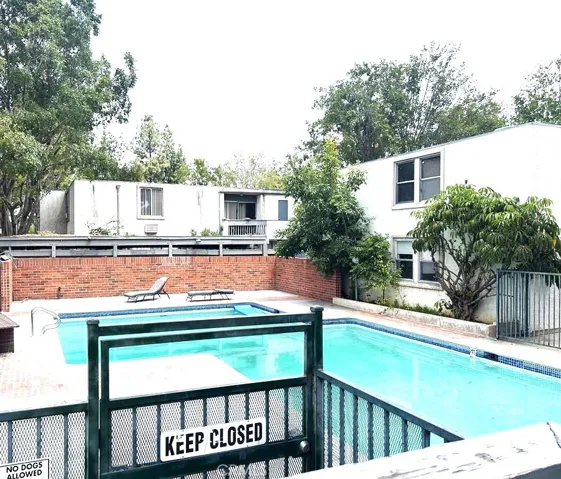 18620 Hatteras Street 142, Tarzana, California 91356