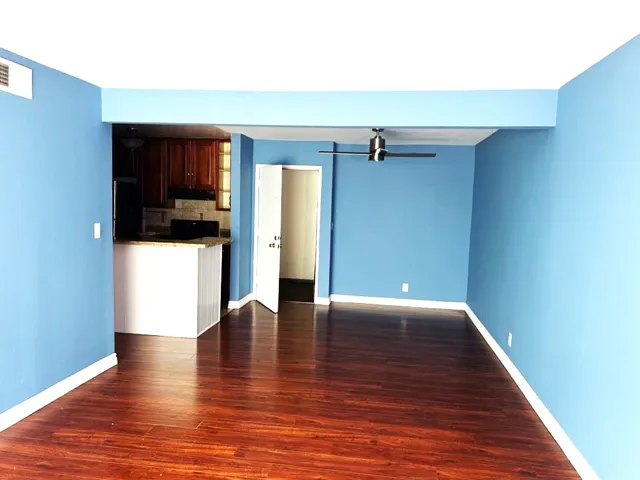 18620 Hatteras Street 142, Tarzana, California 91356