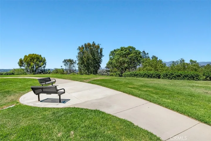 Nearby walking trail/view point