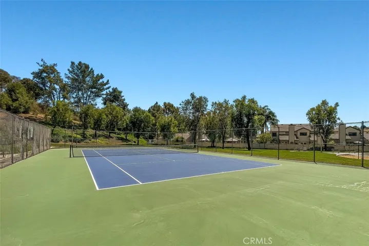 nearby tennis courts