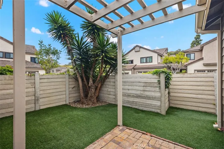 Wrap around yard in the front of the house