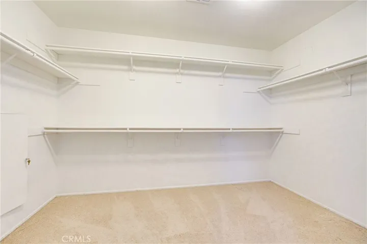 Walk in Closet for Masterbedroom