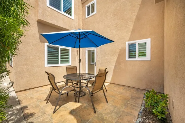 Side/rear patio