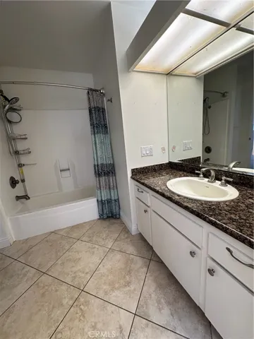 Upstairs full bathroom accessible from both bedrooms, Jack & Jill style