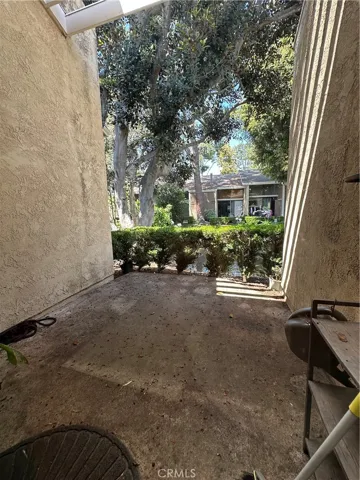 Downstairs extremely private lakeside patio
