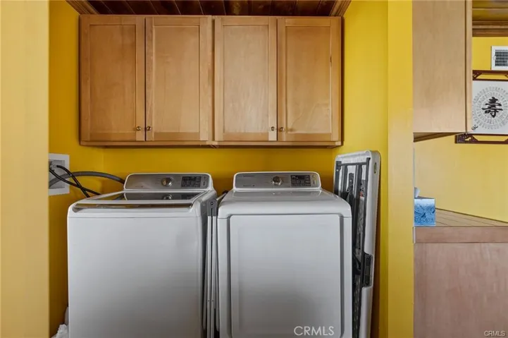 One Bedroom Apartment: Laundry