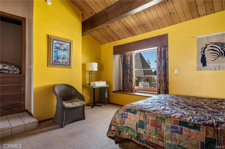 Main House:Private guest suite bedroom #2 Overlooking Koi pond.