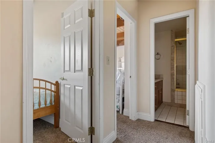 Main House:Hallway to bedroom 3 & 4