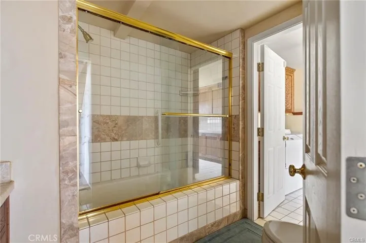 Main House:Full bathroom #3