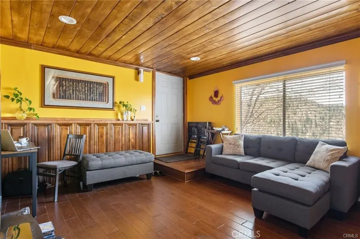 One Bedroom Apartment Living room.