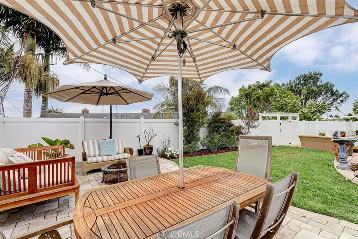 Plenty of space in backyard to entertain