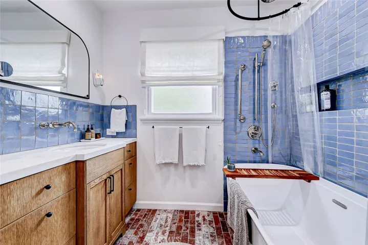 Full remodeled  bath between master bedroom and 3rd bedroom