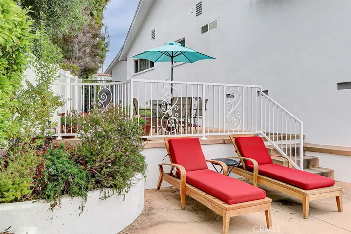 4th backyard area to lounge and enjoy the pool and sun!