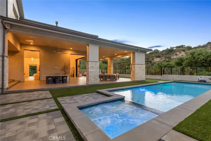 19892 Summit Trail Road, Trabuco Canyon, California 92679