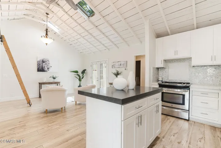 2884 Crescent Way Thousand-large-024-018