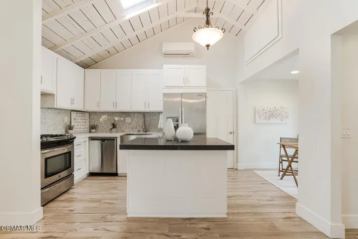 2884 Crescent Way Thousand-large-018-024