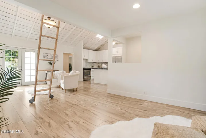 2884 Crescent Way Thousand-large-014-031