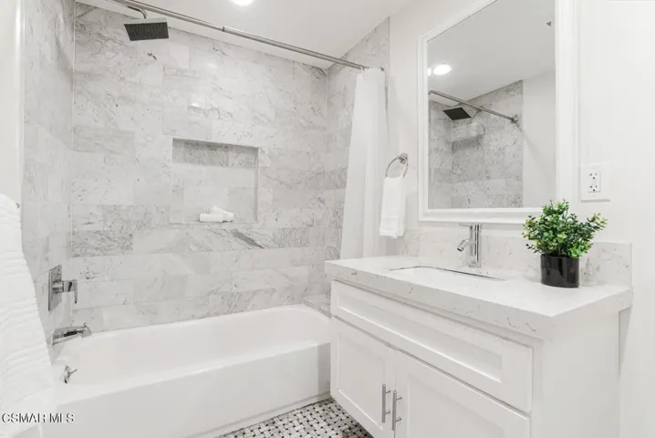 2884 Crescent Way Thousand-large-027-025