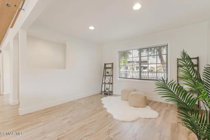 2884 Crescent Way Thousand-large-013-029