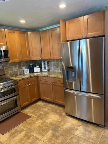 20527 Wisteria St, Castro Valley, California 94546