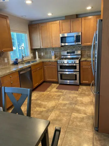 20527 Wisteria St, Castro Valley, California 94546