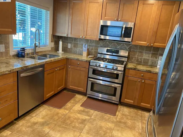 20527 Wisteria St, Castro Valley, California 94546