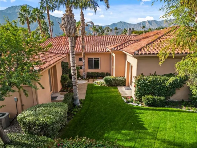 Private front courtyard