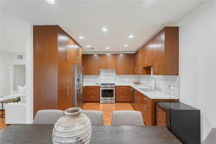 5540 Sylmar Avenue 5, Sherman Oaks, California 91401