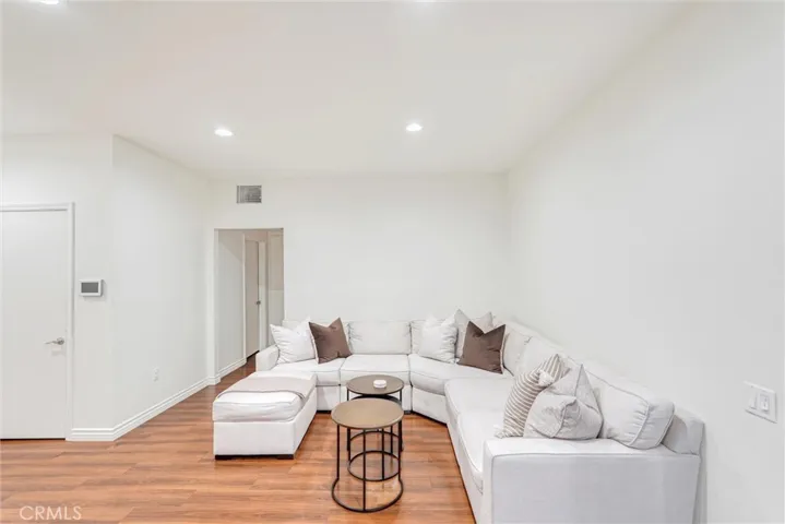 5540 Sylmar Avenue 5, Sherman Oaks, California 91401