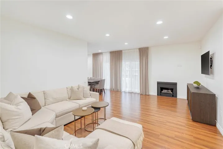 5540 Sylmar Avenue 5, Sherman Oaks, California 91401