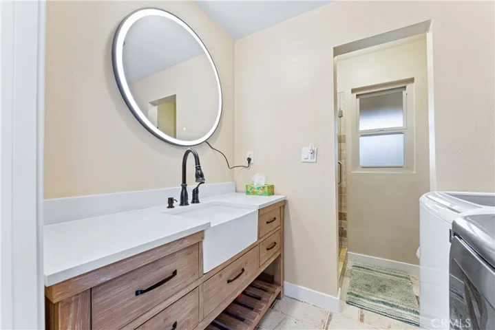 Bathroom 3/Laundry Room combo