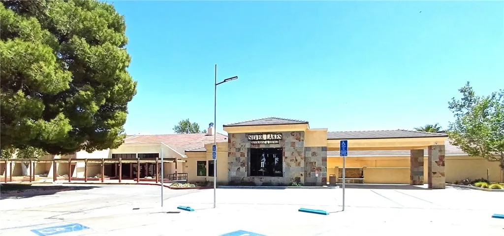 Restaurant & Lounge