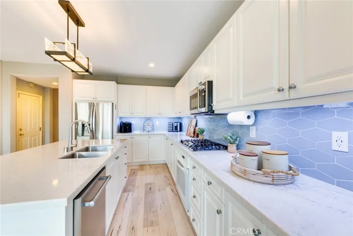 Beautiful Designer Backsplash and Gorgeous Neutral Flooring