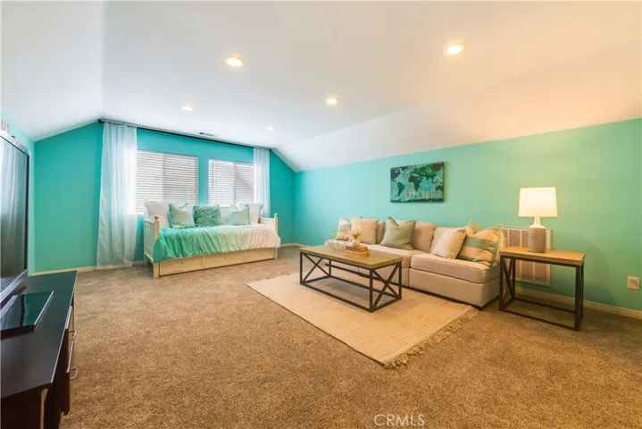 Massive BONUS ROOM all alone on 3rd Level