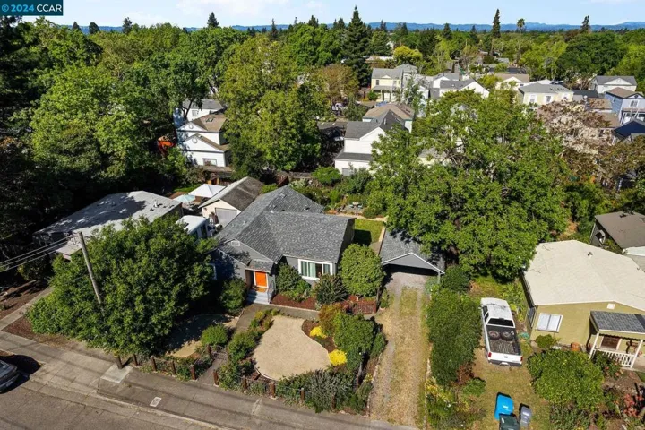 921 Saracen Rd, Santa Rosa, California 95401