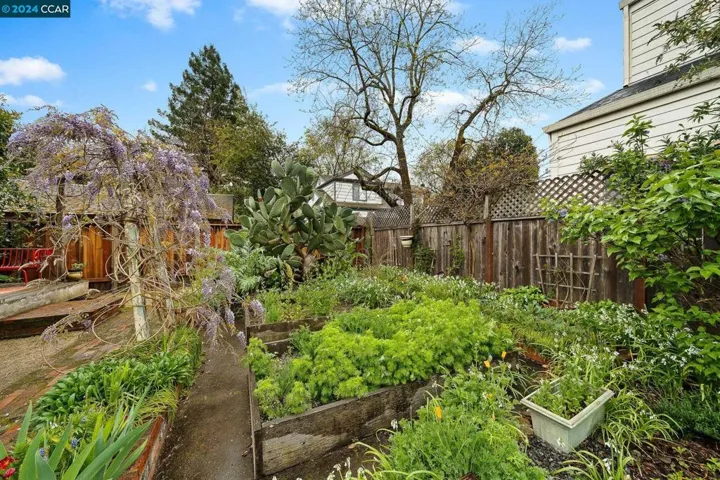 921 Saracen Rd, Santa Rosa, California 95401