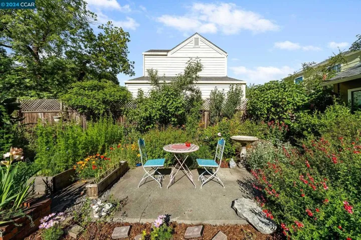921 Saracen Rd, Santa Rosa, California 95401