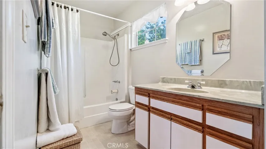 572 Vallombrosa Way, Chico, California 95926