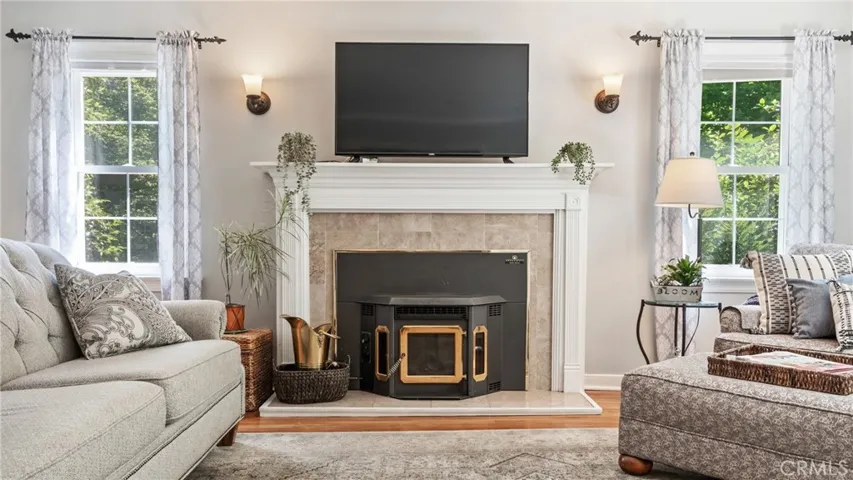 572 Vallombrosa Way, Chico, California 95926