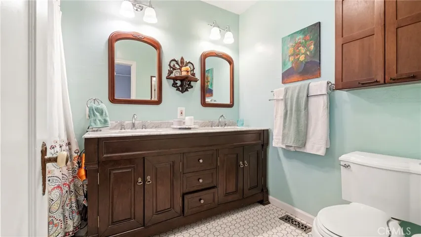 572 Vallombrosa Way, Chico, California 95926