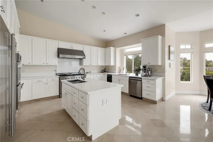 69 Rockinghorse Road, Rancho Palos Verdes, California 90275