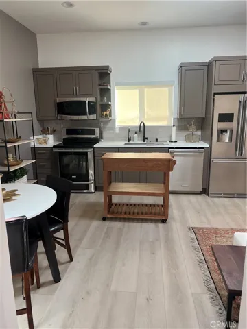 19253 Redwing, Tarzana, California 91365