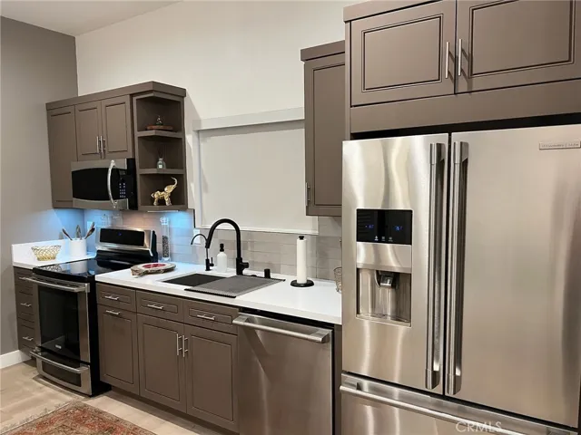 19253 Redwing, Tarzana, California 91365